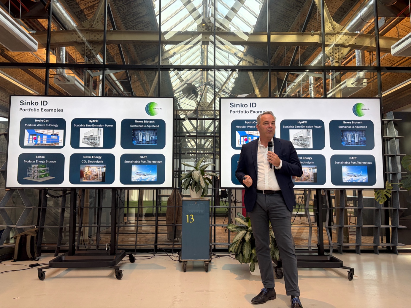 Sinko ID presenting its startup approach at the iTanks iAsk Pitch Breakfast